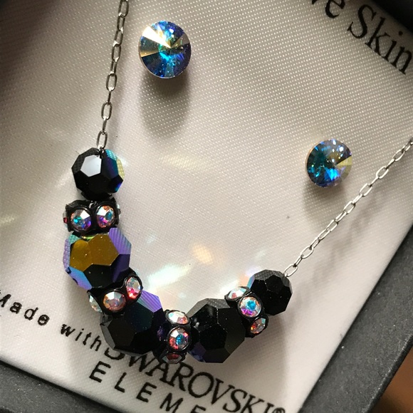 SOLD⛔️Swarovski element Necklace & Earrings set - Picture 2 of 5
